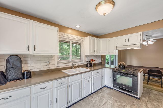 2337 Four Seasons Parkway, Crown Point, IN 46307