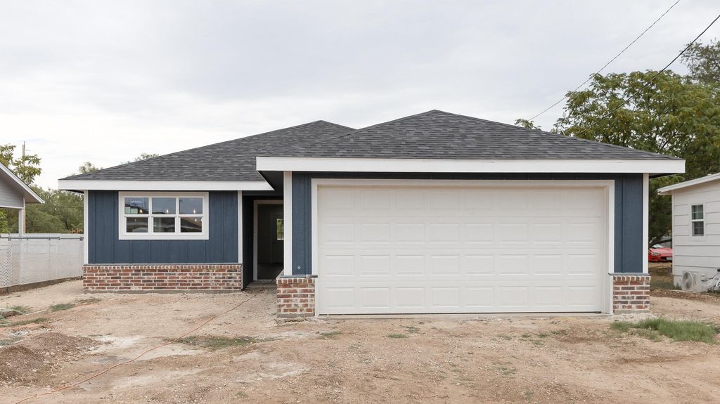 Image 1 of property listing at 909 Murphy Street, San Angelo, TX 76903