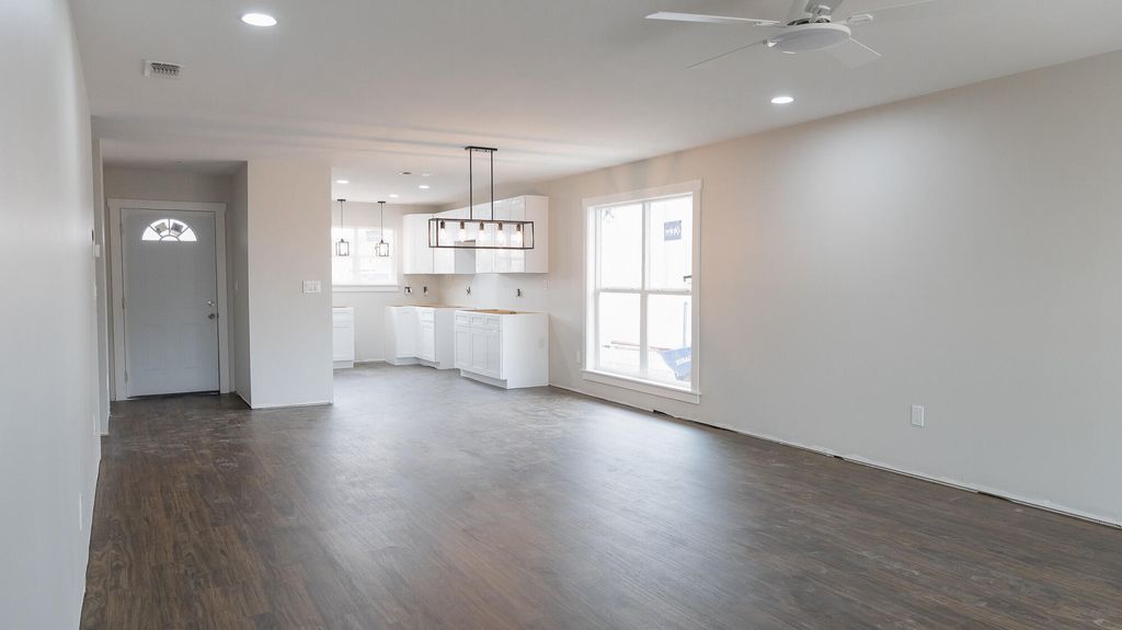 Image 5 of property listing at 909 Murphy Street, San Angelo, TX 76903