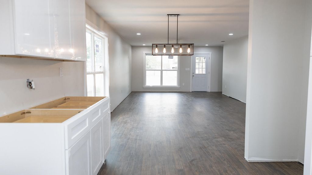 Image 9 of property listing at 909 Murphy Street, San Angelo, TX 76903