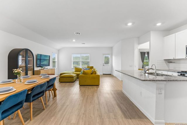 634 Bean Bnd, San Antonio, TX 78221