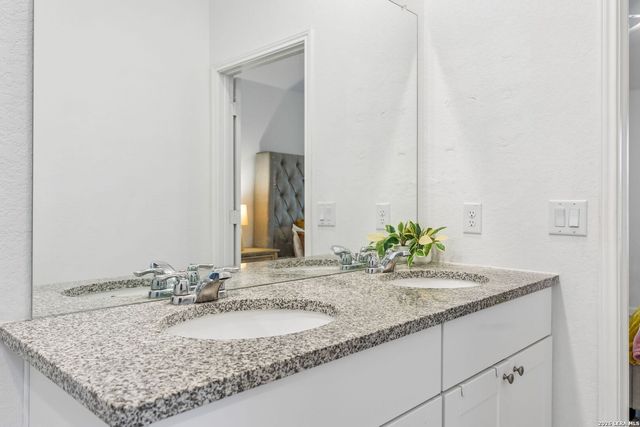 634 Bean Bnd, San Antonio, TX 78221