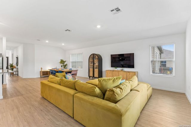 634 Bean Bnd, San Antonio, TX 78221