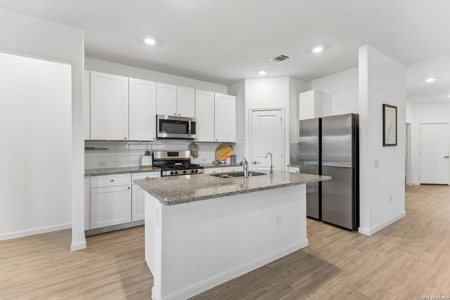 634 Bean Bnd, San Antonio, TX 78221
