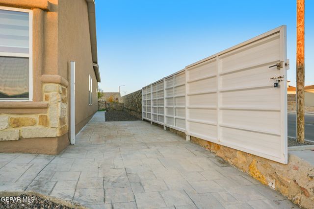 13729 Lago Vista Avenue, Horizon City, TX 79928