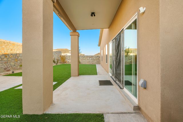 13729 Lago Vista Avenue, Horizon City, TX 79928