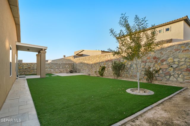 13729 Lago Vista Avenue, Horizon City, TX 79928