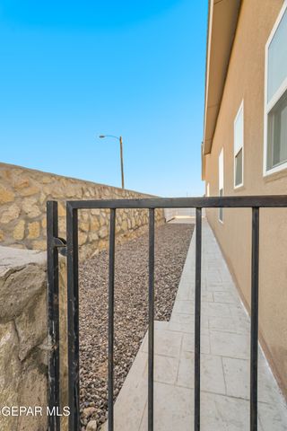 13729 Lago Vista Avenue, Horizon City, TX 79928