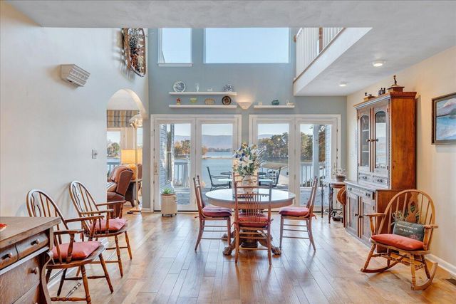 362 Carrs Point LN, Moneta, VA 24121