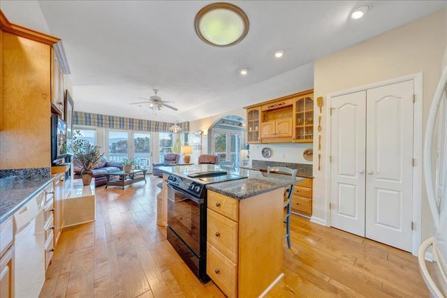 362 Carrs Point LN, Moneta, VA 24121