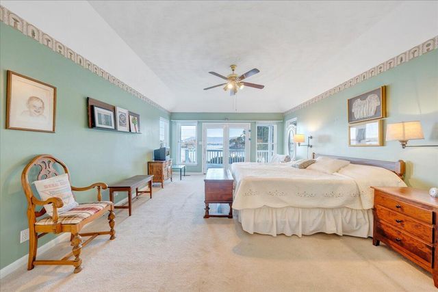 362 Carrs Point LN, Moneta, VA 24121