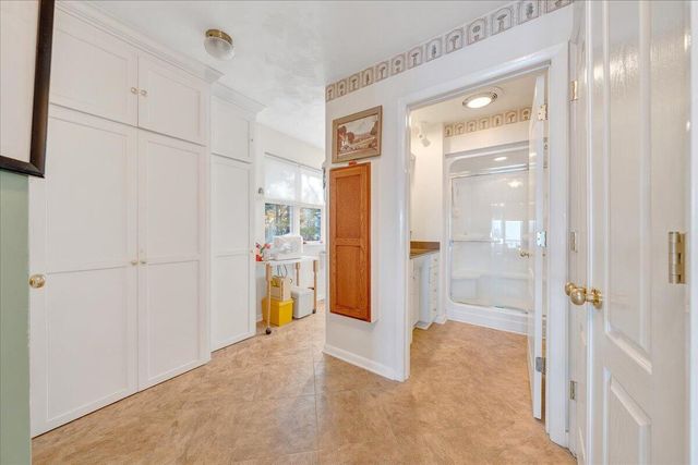 362 Carrs Point LN, Moneta, VA 24121