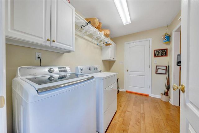 362 Carrs Point LN, Moneta, VA 24121