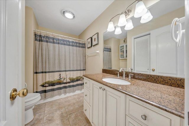 362 Carrs Point LN, Moneta, VA 24121