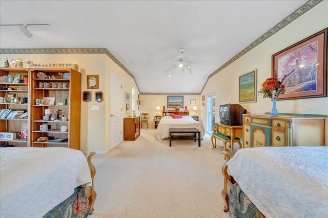 362 Carrs Point LN, Moneta, VA 24121