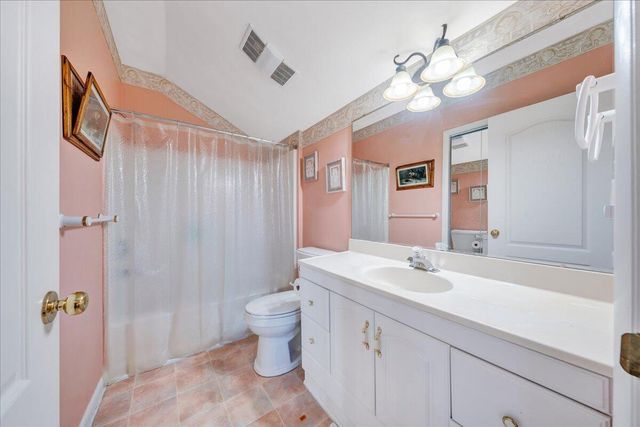 362 Carrs Point LN, Moneta, VA 24121