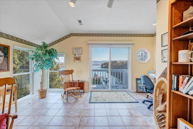 362 Carrs Point LN, Moneta, VA 24121