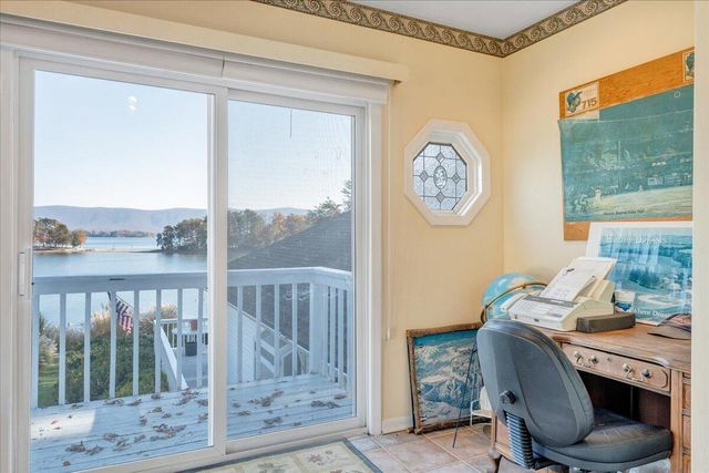 362 Carrs Point LN, Moneta, VA 24121