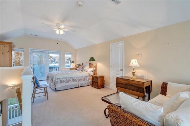 362 Carrs Point LN, Moneta, VA 24121