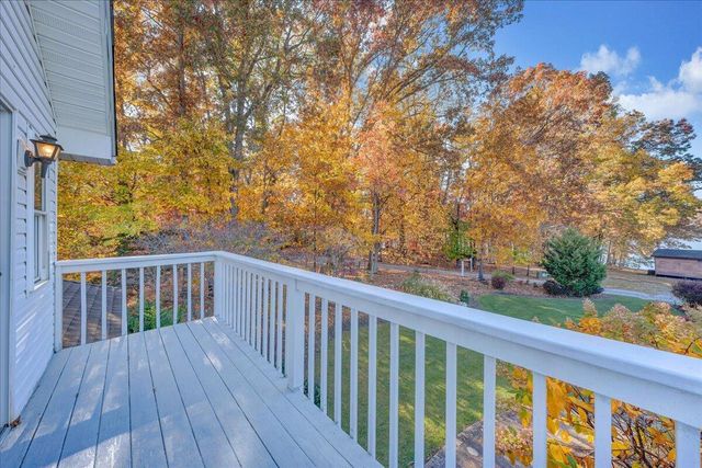 362 Carrs Point LN, Moneta, VA 24121