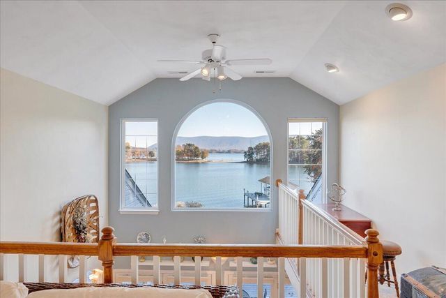 362 Carrs Point LN, Moneta, VA 24121