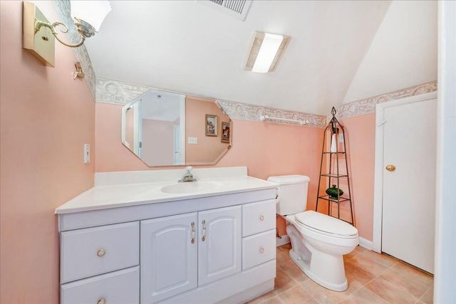 362 Carrs Point LN, Moneta, VA 24121