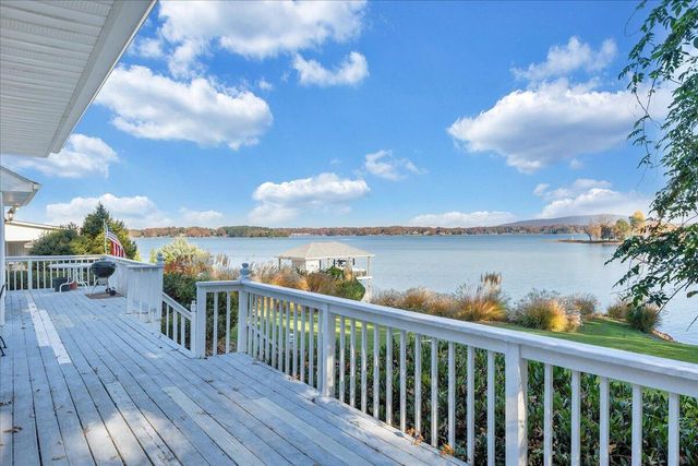 362 Carrs Point LN, Moneta, VA 24121