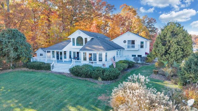 362 Carrs Point LN, Moneta, VA 24121