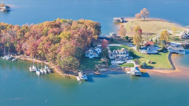 362 Carrs Point LN, Moneta, VA 24121