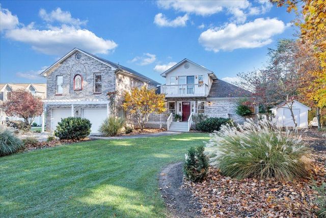 362 Carrs Point LN, Moneta, VA 24121