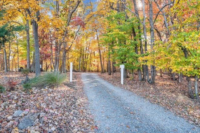 362 Carrs Point LN, Moneta, VA 24121