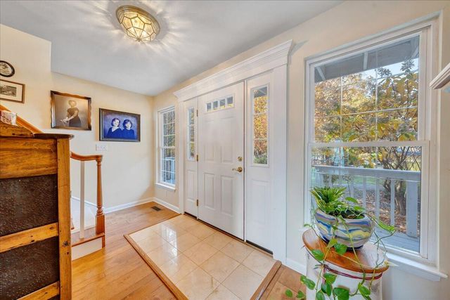 362 Carrs Point LN, Moneta, VA 24121