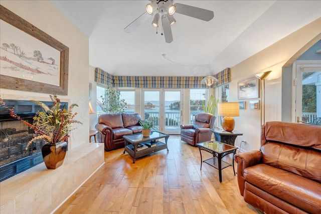 362 Carrs Point LN, Moneta, VA 24121