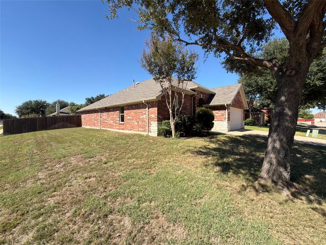 5327 Lake Gardens Drive, Grand Prairie, TX 75052