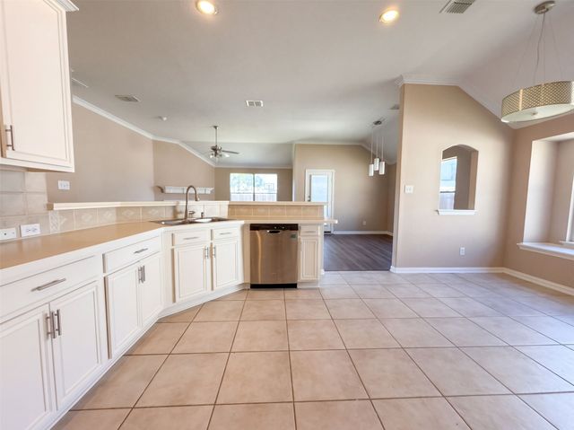 5327 Lake Gardens Drive, Grand Prairie, TX 75052