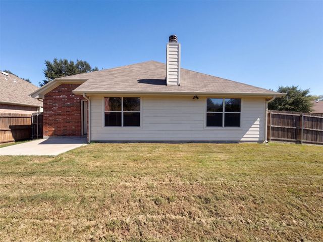 5327 Lake Gardens Drive, Grand Prairie, TX 75052