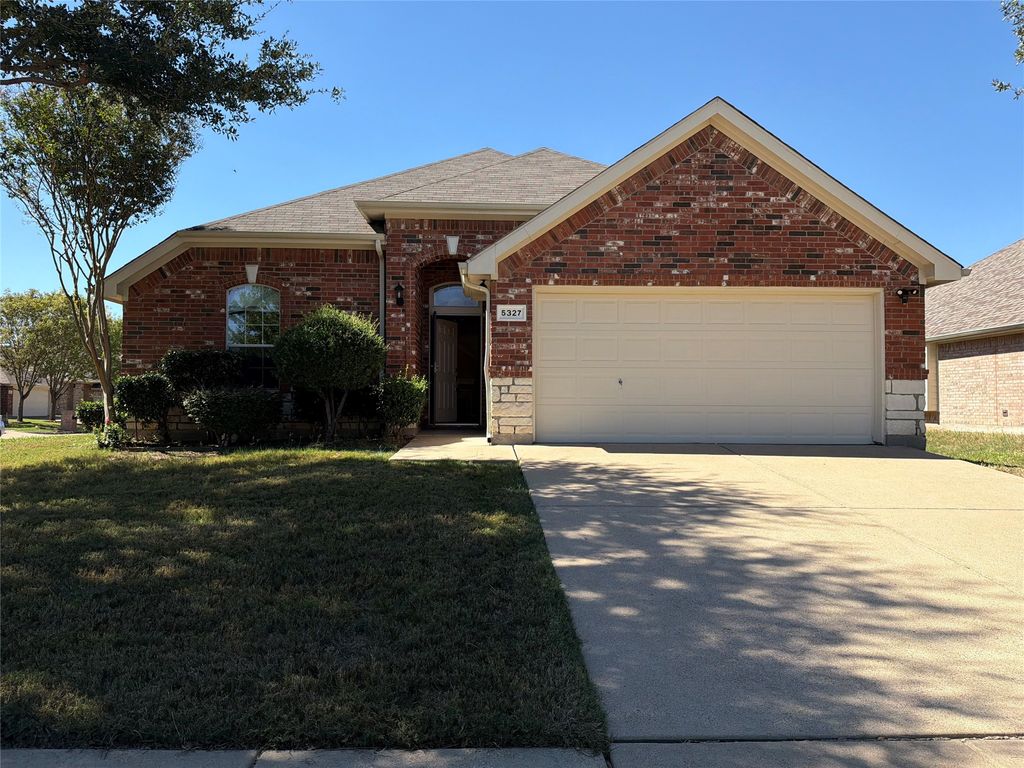 5327 Lake Gardens Drive, Grand Prairie, TX 75052