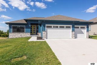 10206 Longshore Avenue, Papillion, NE 68046