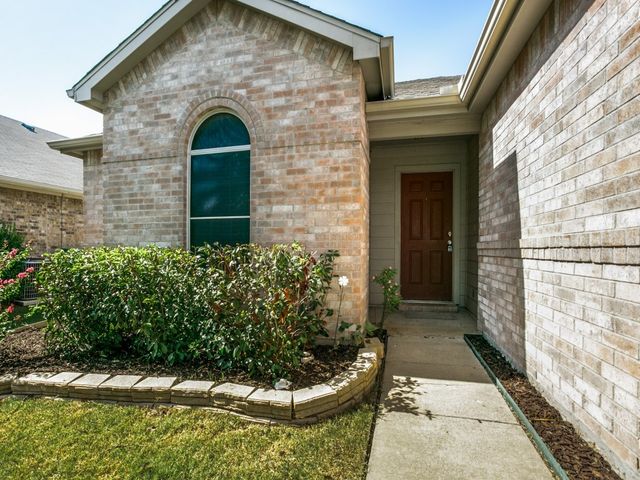 1223 Mockingbird Drive, Aubrey, TX 76227
