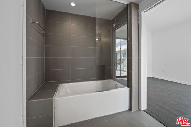 5800 Harold Way 410, Los Angeles, CA 90028