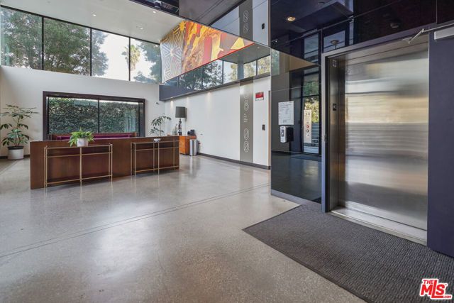 5800 Harold Way 410, Los Angeles, CA 90028