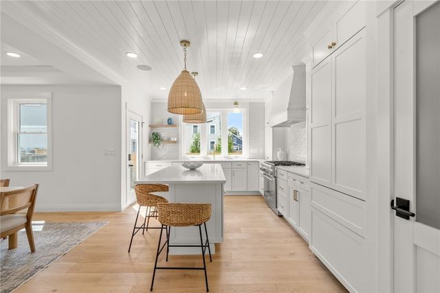 7 Wellington Avenue, Newport, RI 02840