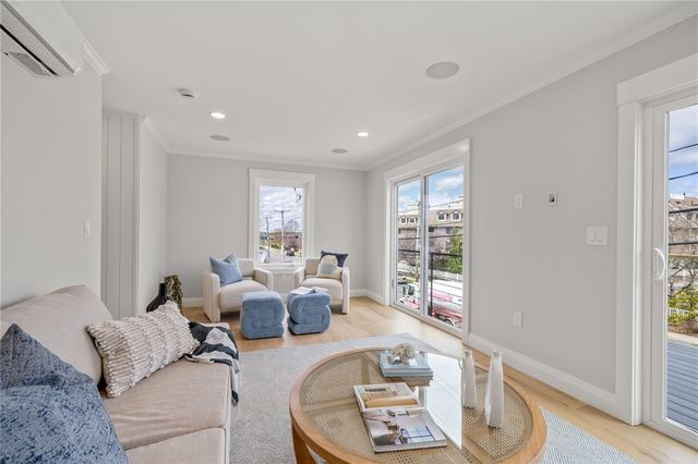 7 Wellington Avenue, Newport, RI 02840