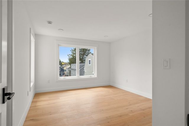 7 Wellington Avenue, Newport, RI 02840