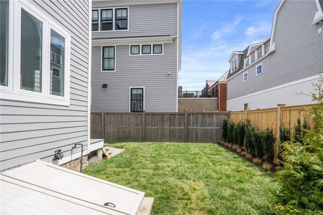 7 Wellington Avenue, Newport, RI 02840