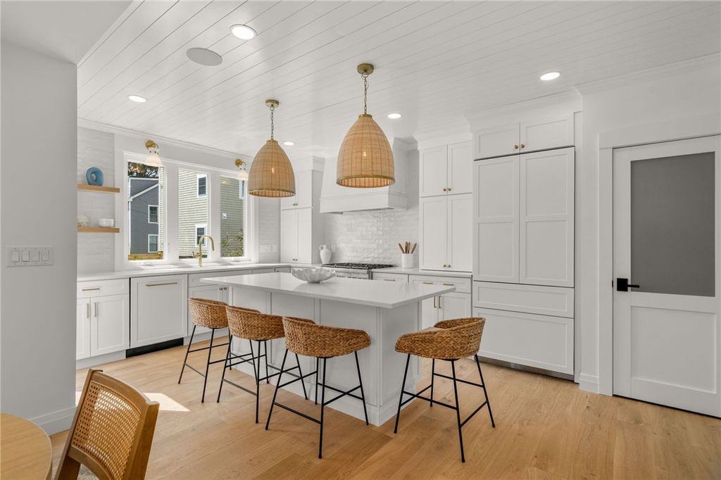 7 Wellington Avenue, Newport, RI 02840