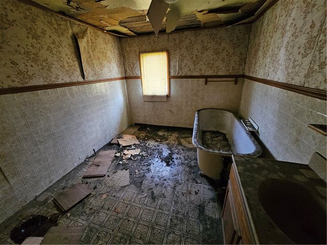 58 Elm St, Harrison Twp, PA 15065