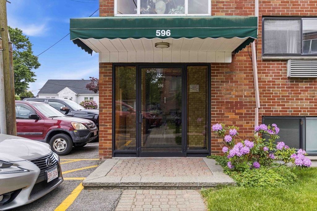 596 American Legion Hwy 3, Boston, MA 02131