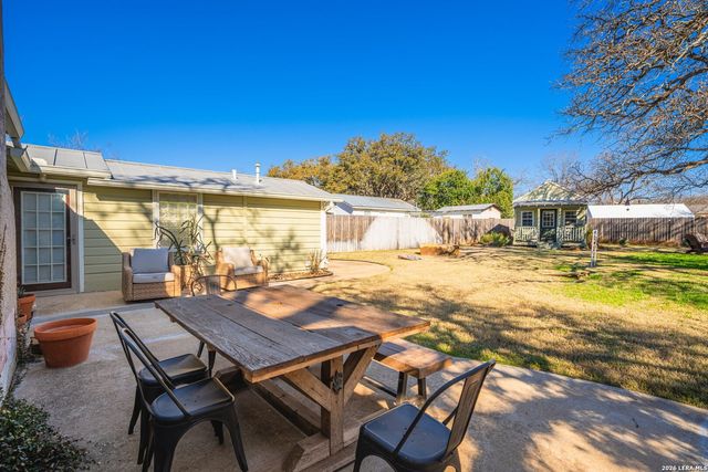 110 Beverly Drive, Fredericksburg, TX 78624