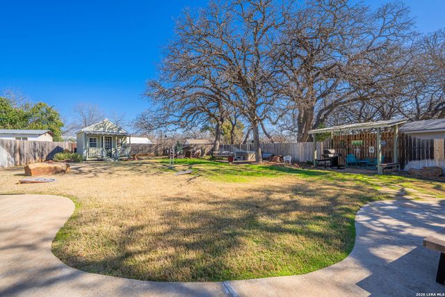 110 Beverly Drive, Fredericksburg, TX 78624